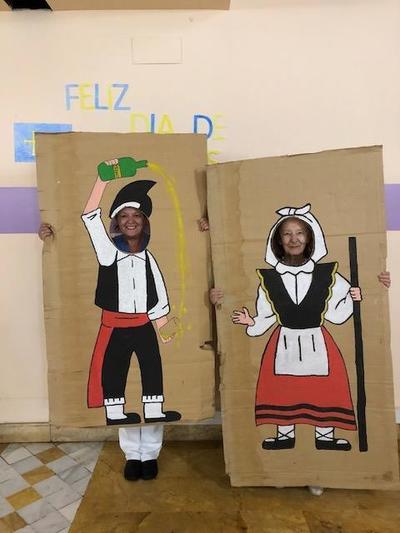 Lar de Noega celebra el Día de Asturias con cánticos y buen humor