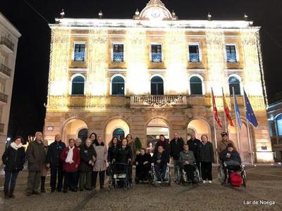 Lar de Noega visita el tradicional Belén de San Pedro