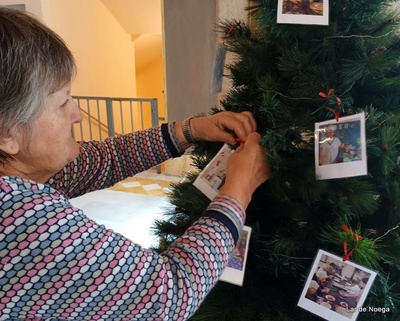 Un árbol de Navidad lleno de mágicos momentos